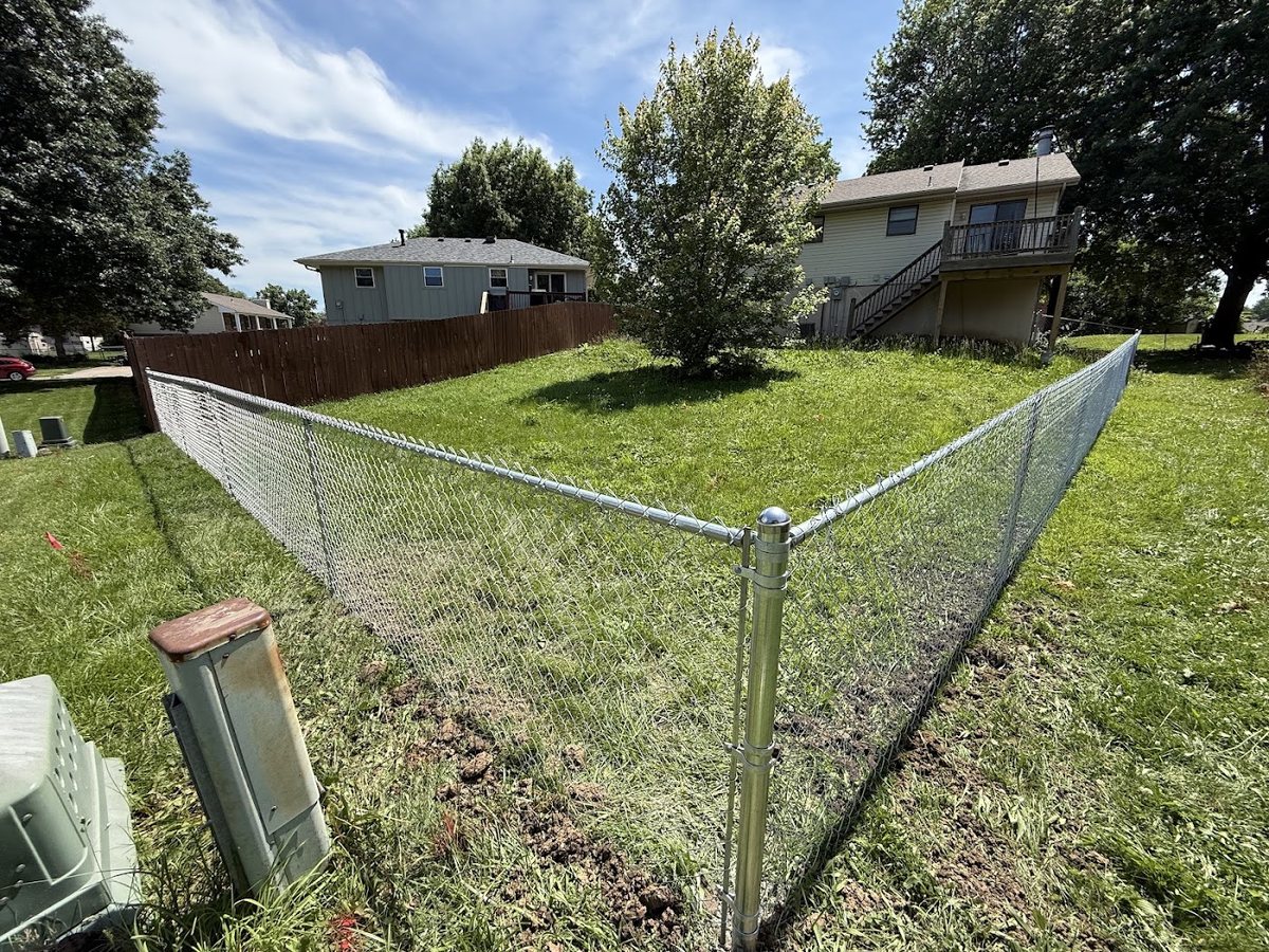 Chain link fence installed by KCMO Fence in a Kansas City back yard
